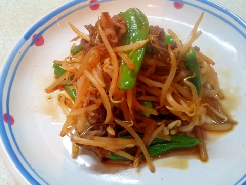 ご飯に合う、シシトウとモヤシの炒め物